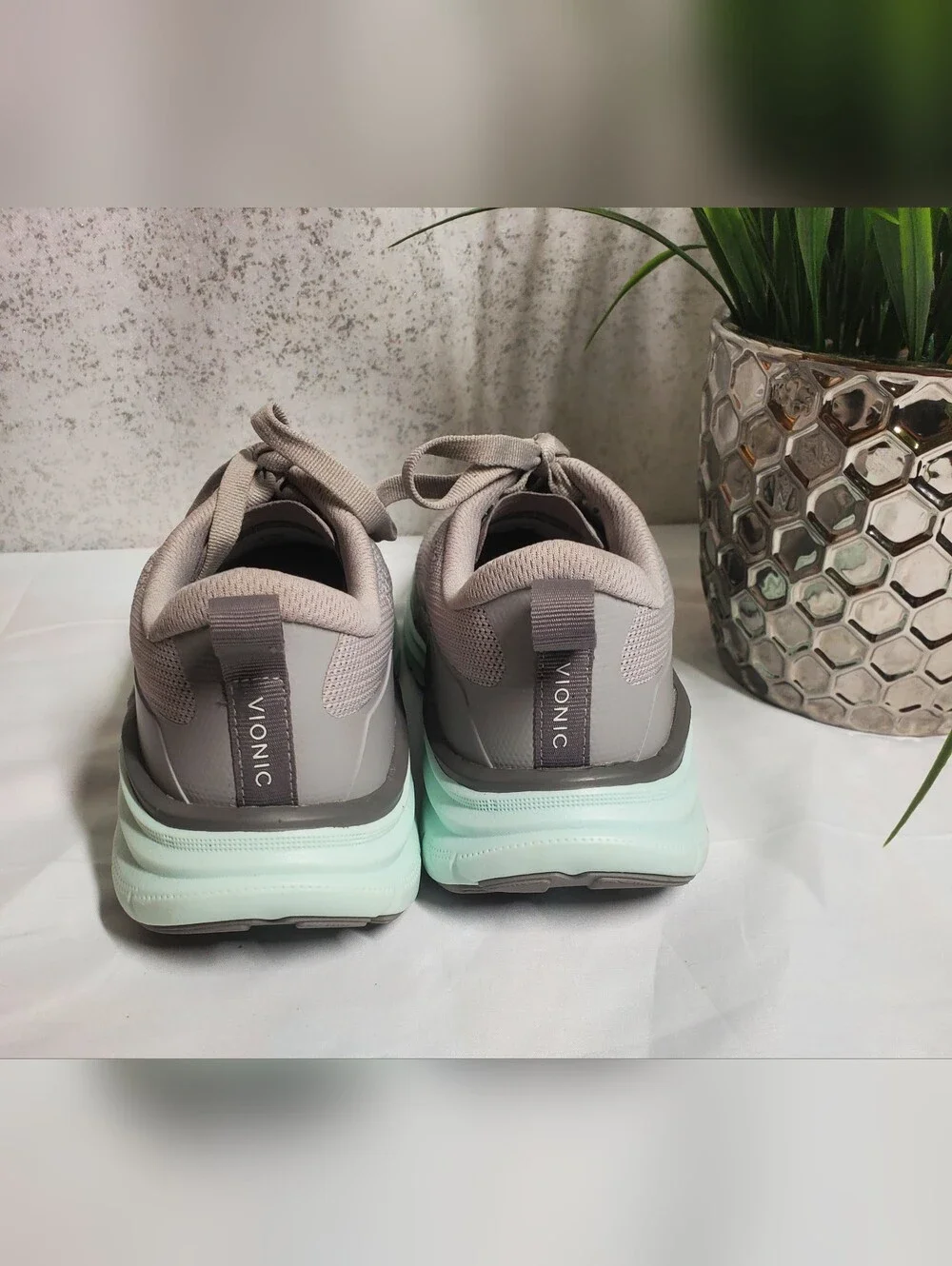 Vionic Women's Walk Max Gray Knit Athletic Sneakers with Mint Sole Size 7